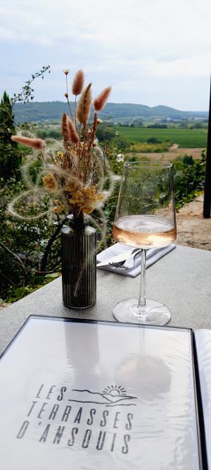 FLASH – Bonne table sans chichi : « Les Terrasses d’Ansouis » échappée gourmande avec vue panoramique