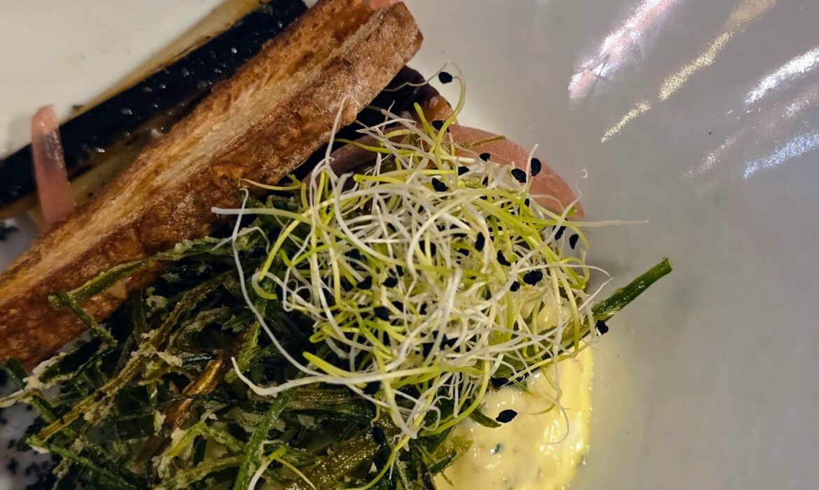 Paris 6ème, Le Petit Littré, un bistrot parisien où la tradition se cuisine avec passion.
