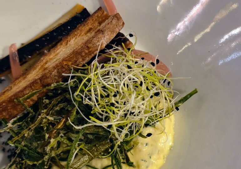 Paris 6ème, Le Petit Littré, un bistrot parisien où la tradition se cuisine avec passion.